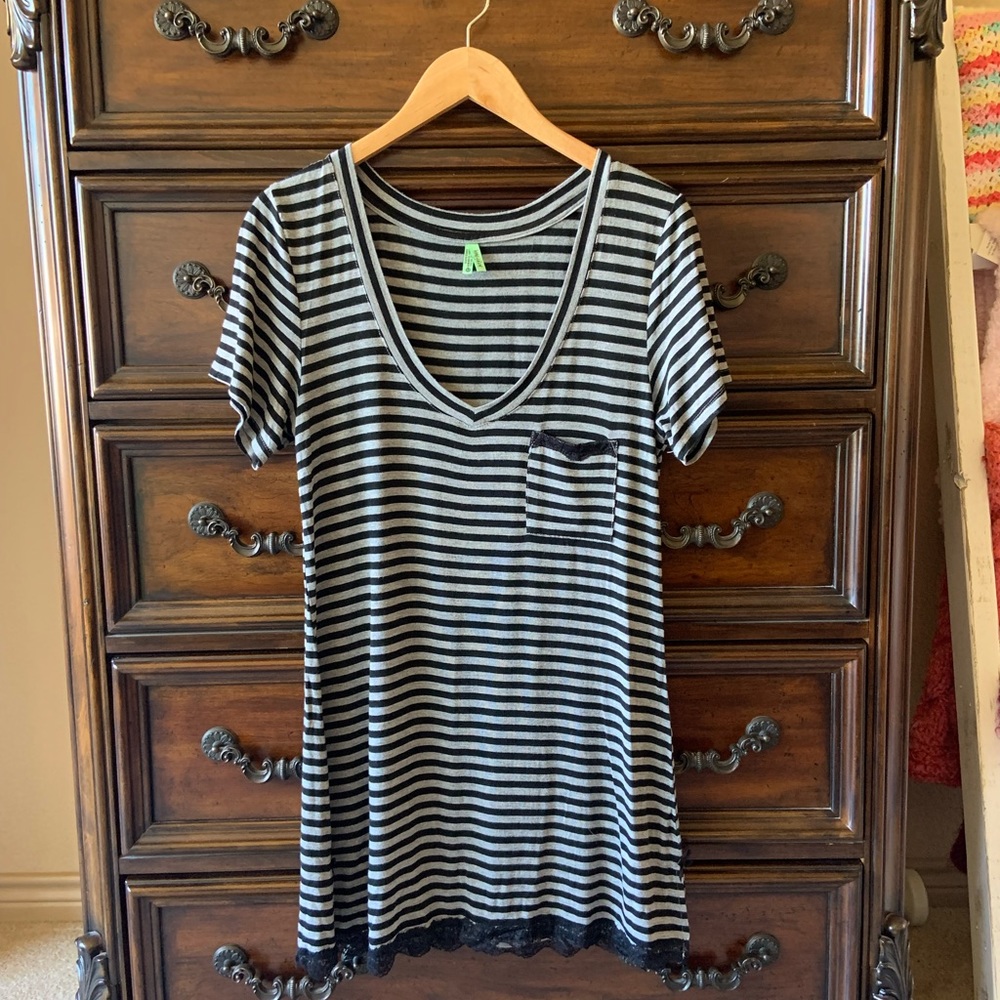 Nordstrom - Honeydew pajamas - grey black stripe night gown - medium